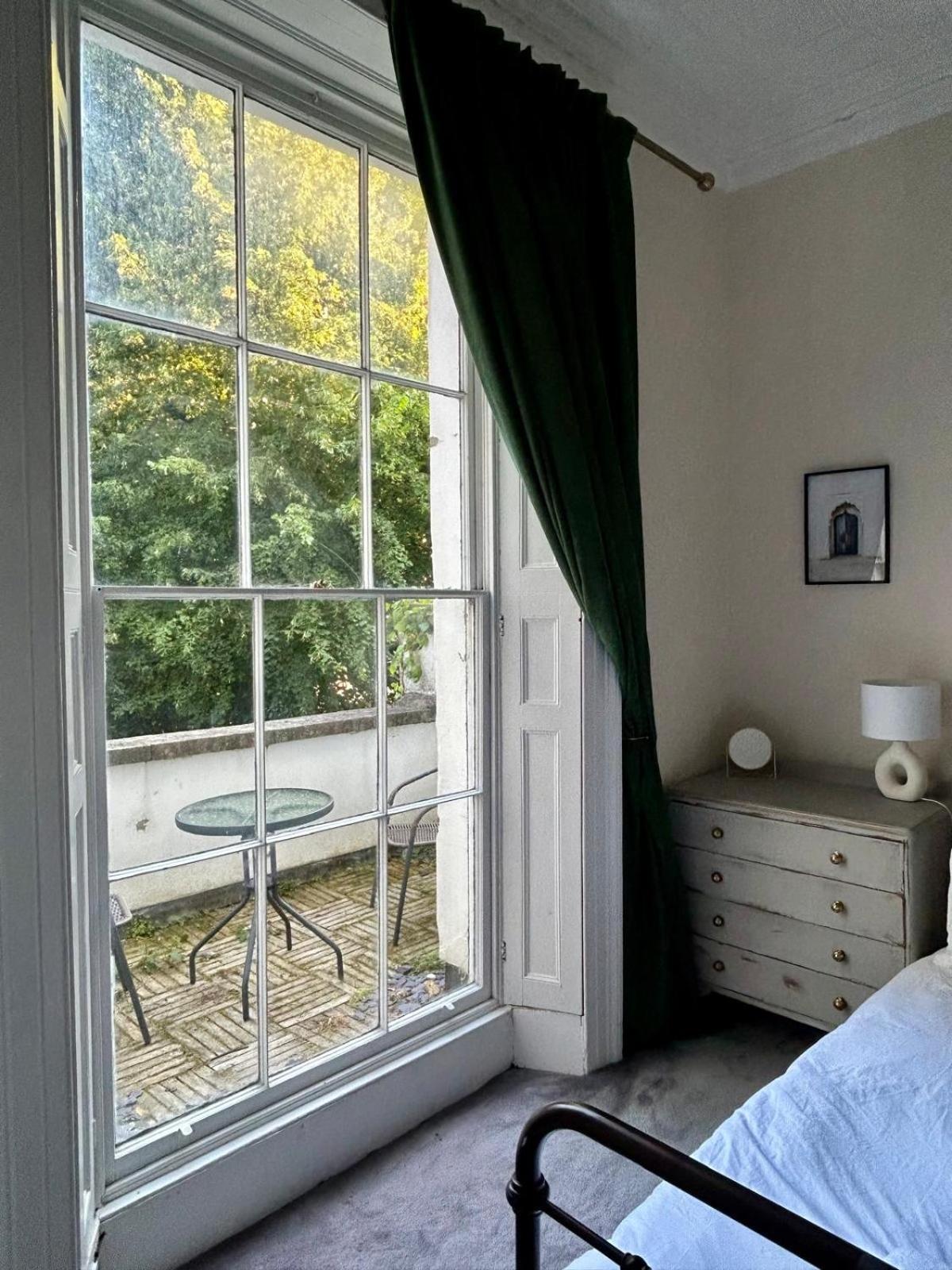 Clifton Apartment *